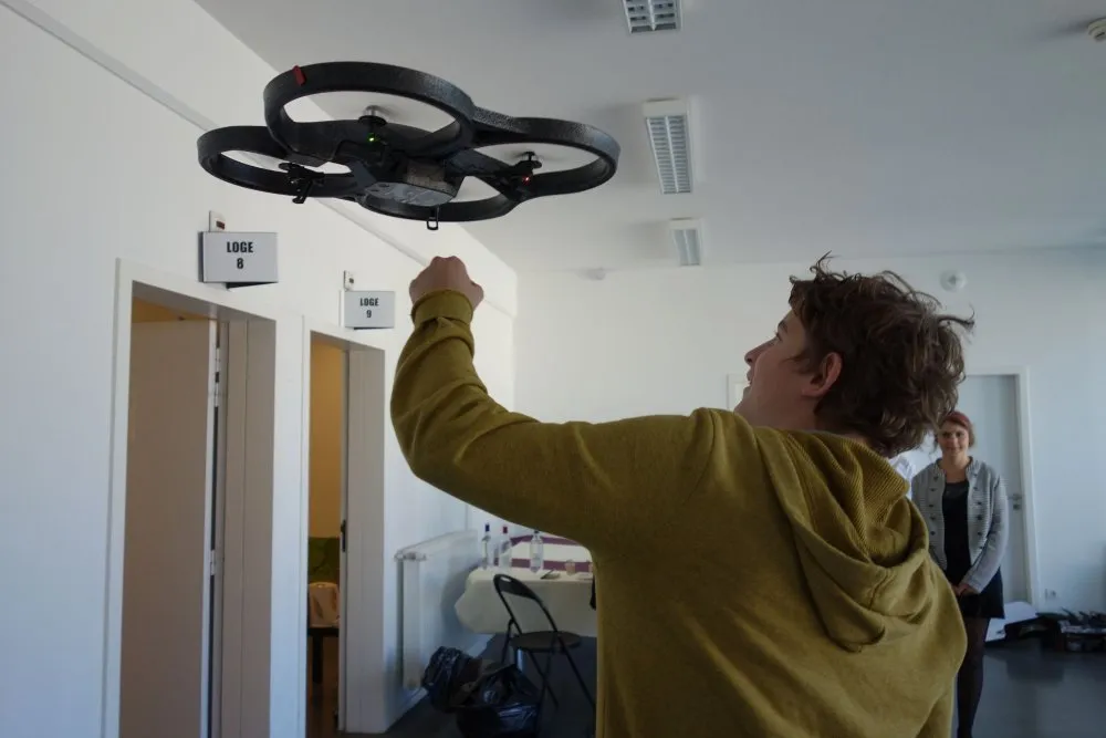 ECLA Aquitaine : « Game of drones ». Le drone, outil pédagogique, outil de création ? - © Benoît Labourdette 2014.