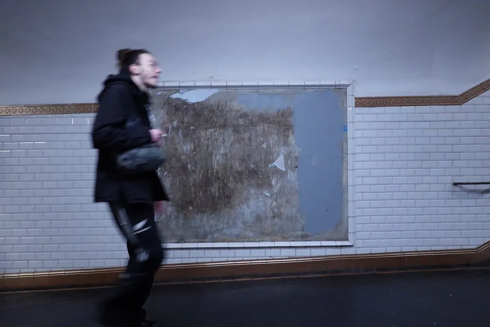 Bodies thrown in front of empty space - 2 © Benoît Labourdette 2023.