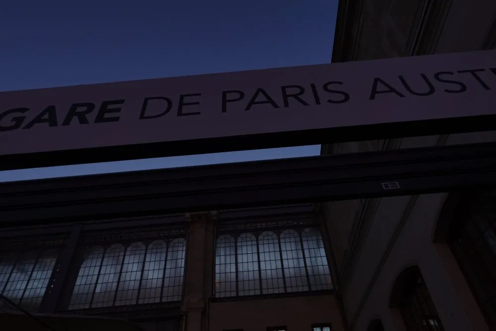 A tear of fatigue at Gare d'Austerlitz - 194 © Benoît Labourdette 2024.