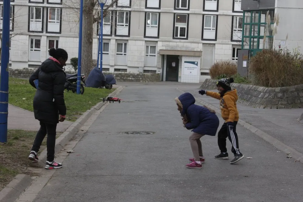 Ville de Choisy-le-Roi : atelier drone dans un quartier - 5 © Benoît Labourdette 2016.