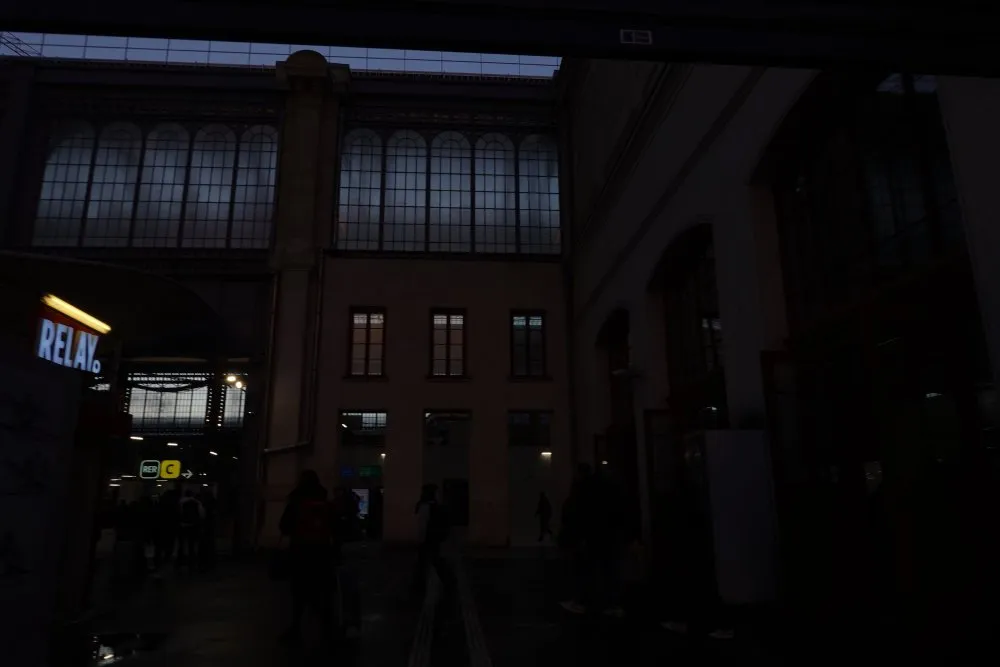 A tear of fatigue at Gare d'Austerlitz - 93 © Benoît Labourdette 2024.