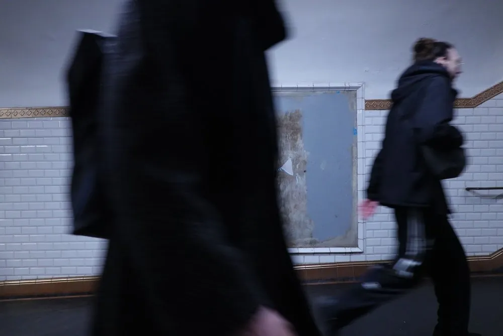 Bodies thrown in front of empty space - 3 © Benoît Labourdette 2023.