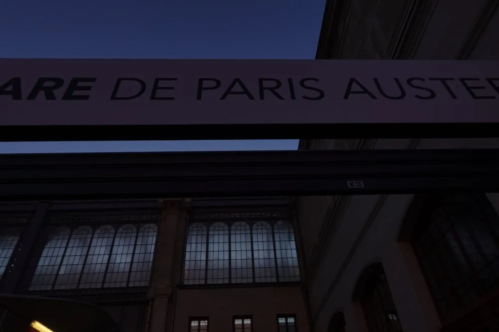 A tear of fatigue at Gare d'Austerlitz - 191 © Benoît Labourdette 2024.