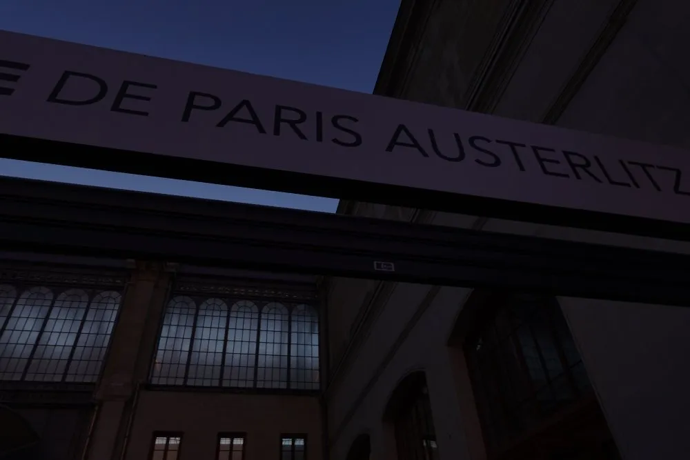 A tear of fatigue at Gare d'Austerlitz - 187 © Benoît Labourdette 2024.
