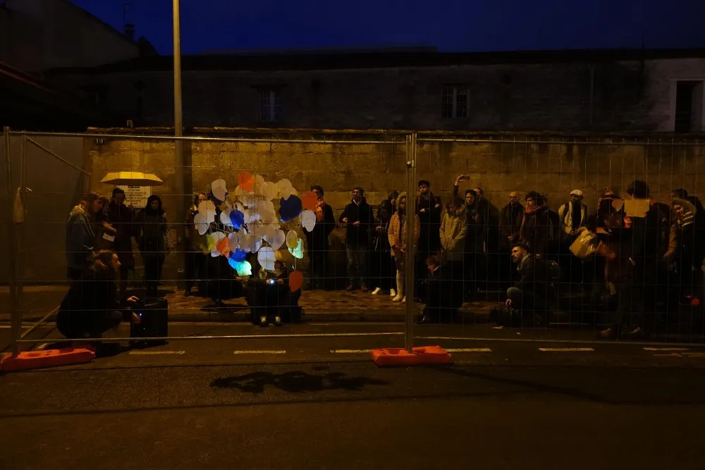 ALCA and FRAC Aquitaine: Encountering audiences and a neighbourhood: co-constructing and experimenting an itinerant screening - 5 © Benoît Labourdette 2020.