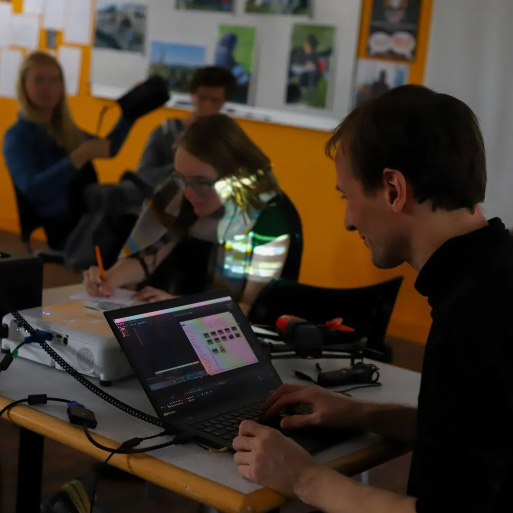 Festival « Le joli mai » : Atelier de réalisation de films avec drone - 6 © Benoît Labourdette 2019.