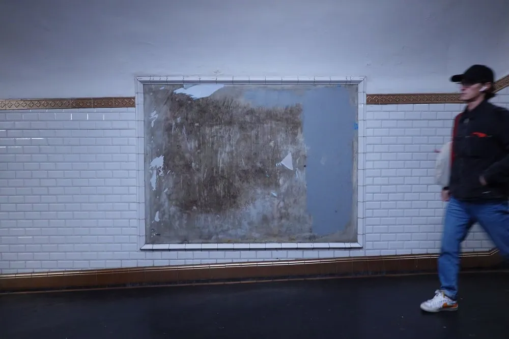 Bodies thrown in front of empty space - 19 © Benoît Labourdette 2023.