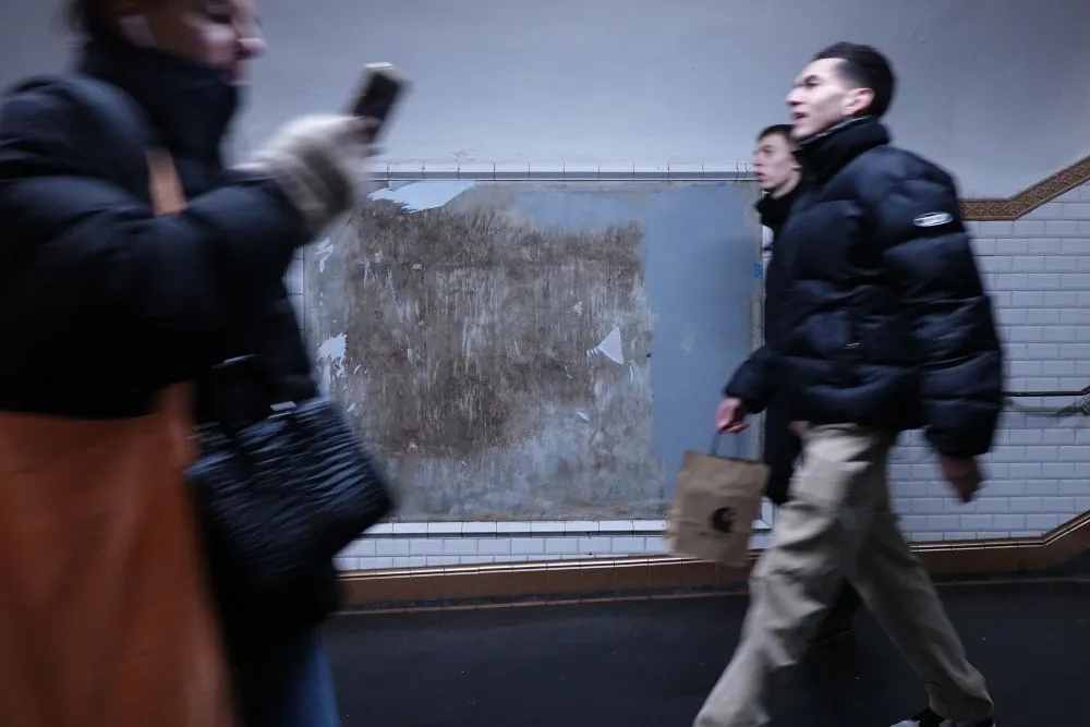 Bodies thrown in front of empty space - 14 © Benoît Labourdette 2023.