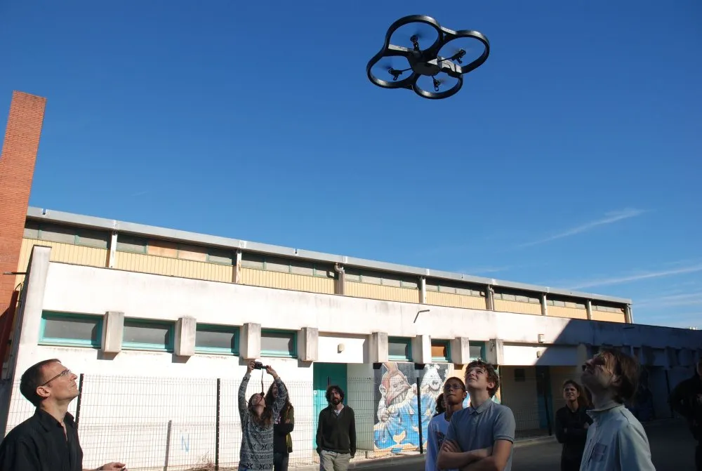 ECLA Aquitaine : « Game of drones ». Le drone, outil pédagogique, outil de création ? - 2 © Benoît Labourdette 2014.