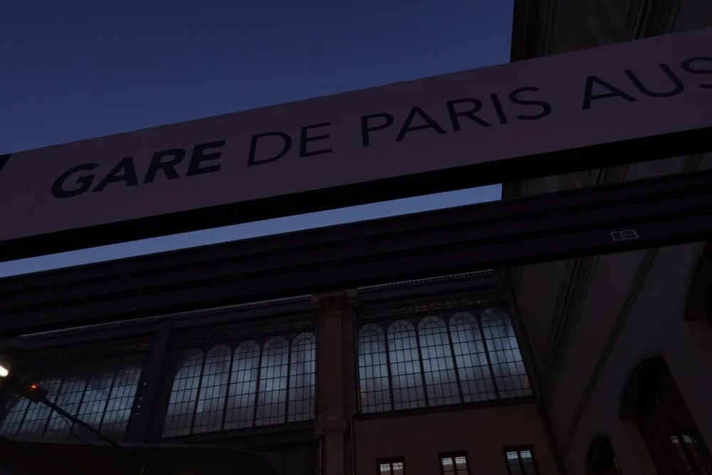 A tear of fatigue at Gare d'Austerlitz - 197 © Benoît Labourdette 2024.