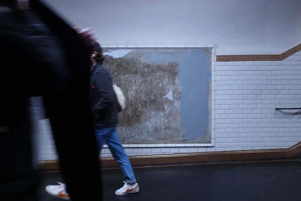 Bodies thrown in front of empty space - 22 © Benoît Labourdette 2023.