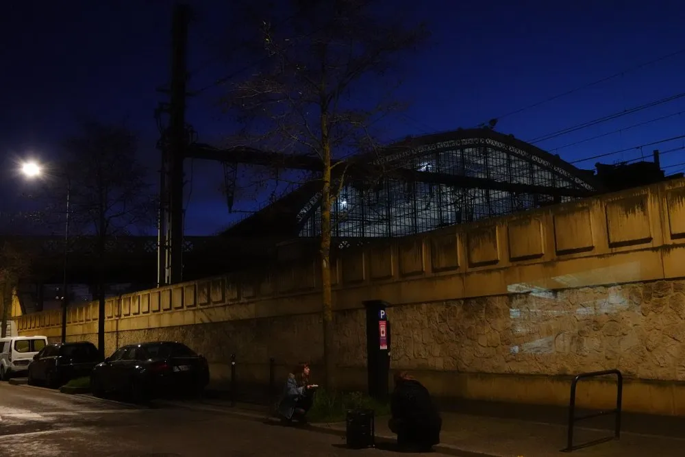ALCA and FRAC Aquitaine: Encountering audiences and a neighbourhood: co-constructing and experimenting an itinerant screening - 8 © Benoît Labourdette 2020.