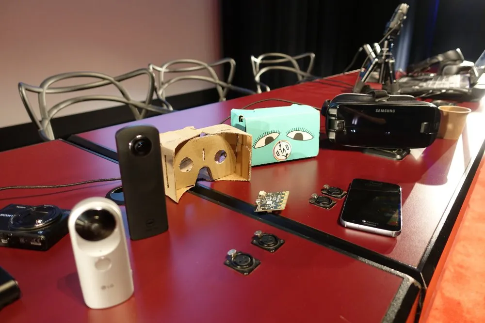 Rencontres culture numérique : table ronde « VR, numérique et éducation » - 1 © Benoît Labourdette 2019.