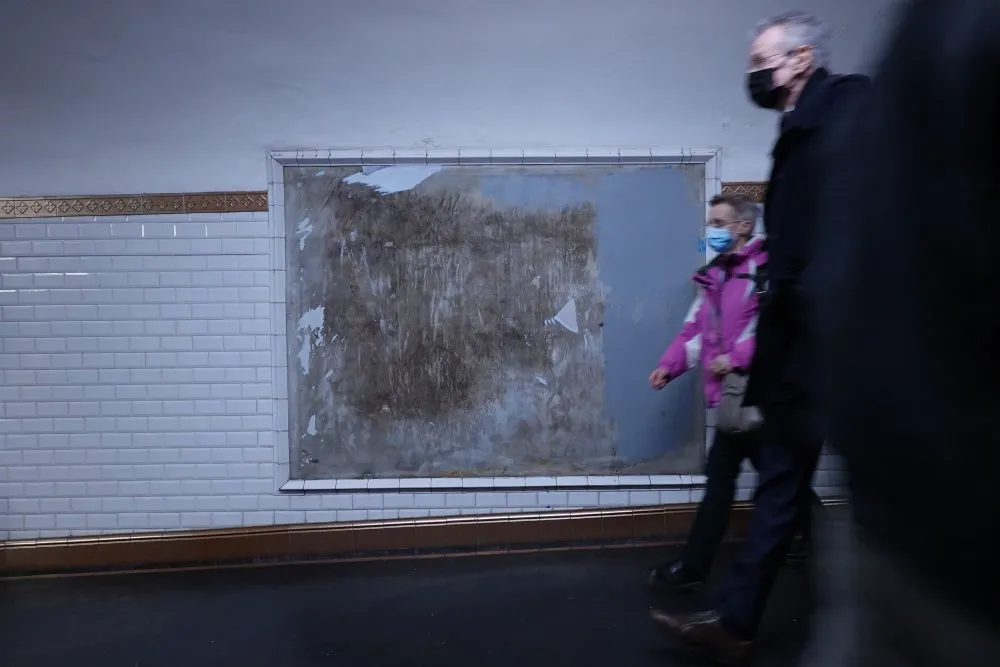 Bodies thrown in front of empty space - 6 © Benoît Labourdette 2023.