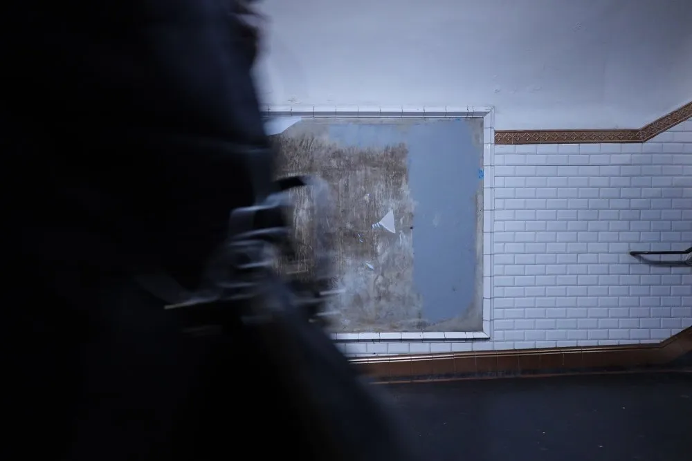 Bodies thrown in front of empty space - 12 © Benoît Labourdette 2023.