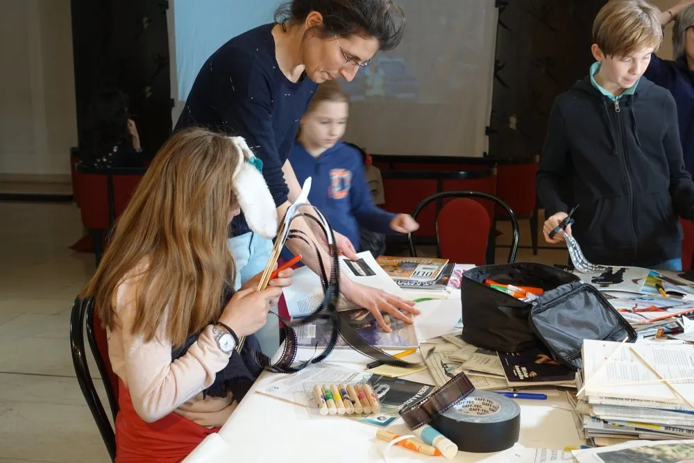 Les Lilas town: day of cut paper films - 10 © Benoît Labourdette 2019.
