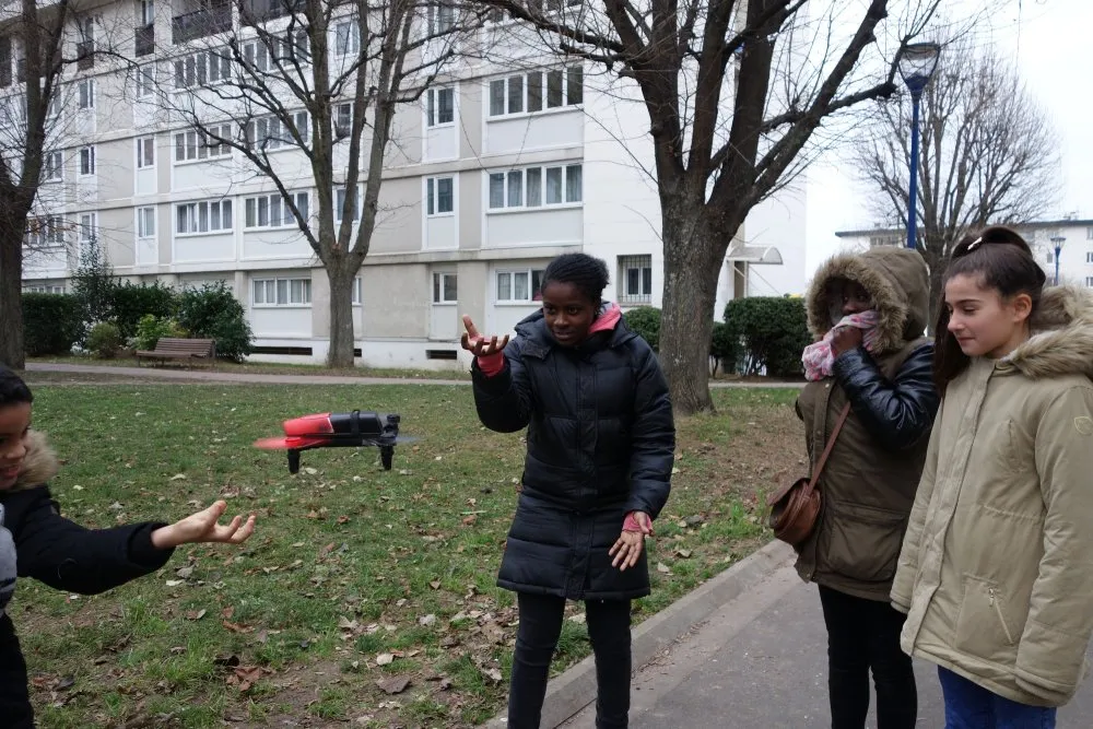 Ville de Choisy-le-Roi : atelier drone dans un quartier - 9 © Benoît Labourdette 2016.