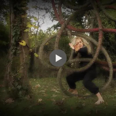 Riding the thread of poetry, entering the garden