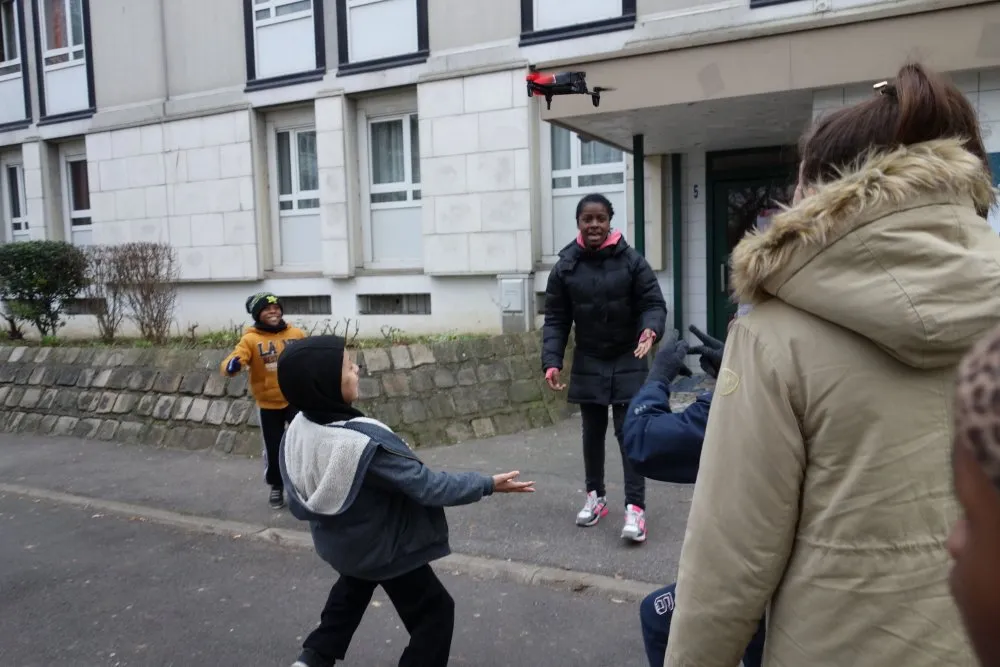 Ville de Choisy-le-Roi : atelier drone dans un quartier - 15 © Benoît Labourdette 2016.