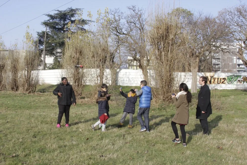 Ville de Choisy-le-Roi : atelier drone dans un quartier - 2 © Benoît Labourdette 2016.