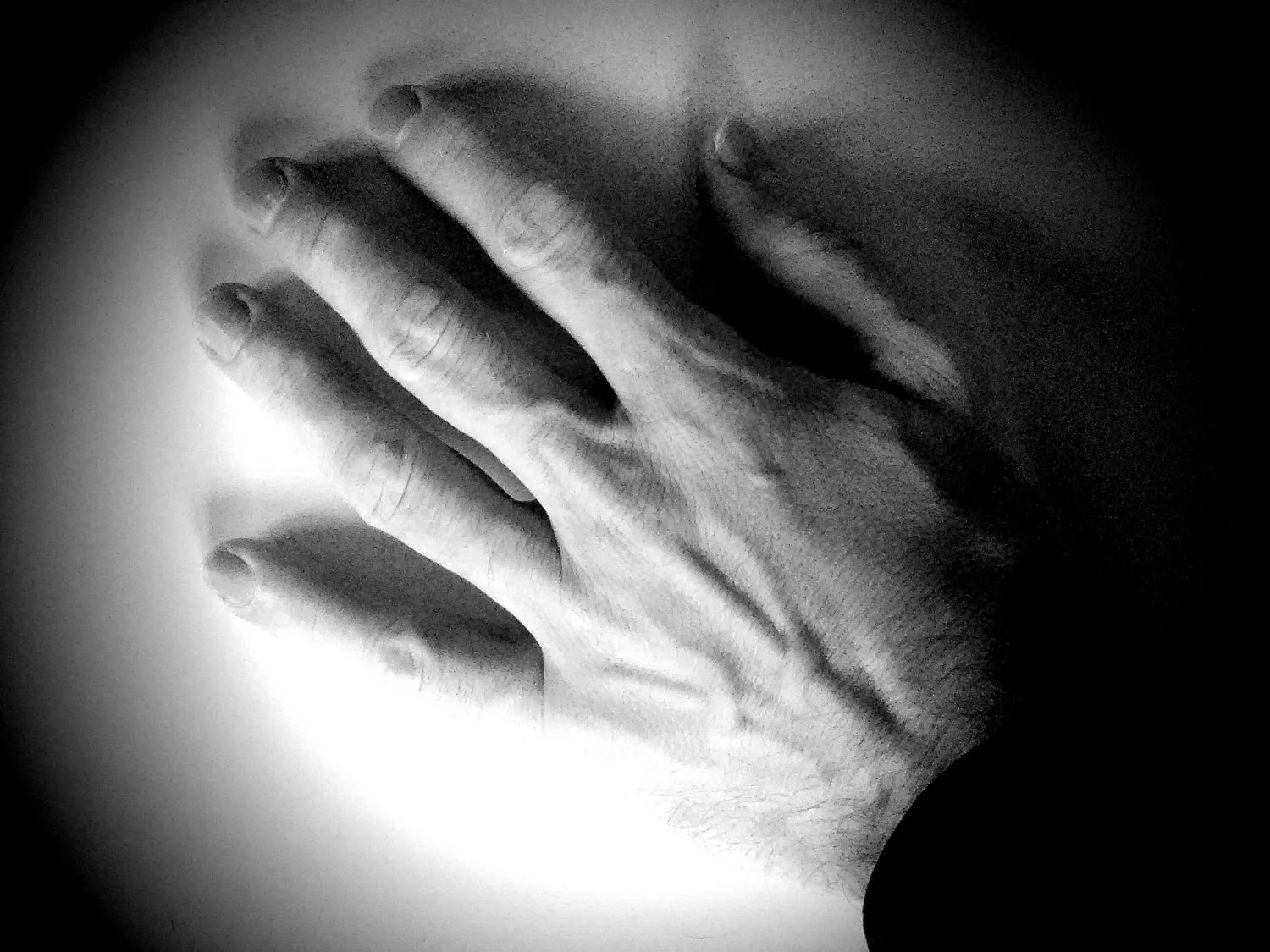 Hand © Benoît Labourdette.
