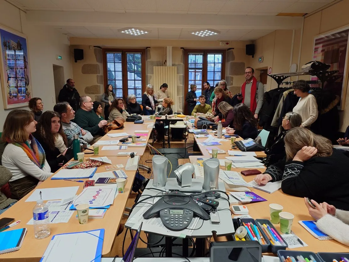 When thirty-five professionals discover their psychosocial skills through creative experience. © Benoît Labourdette.